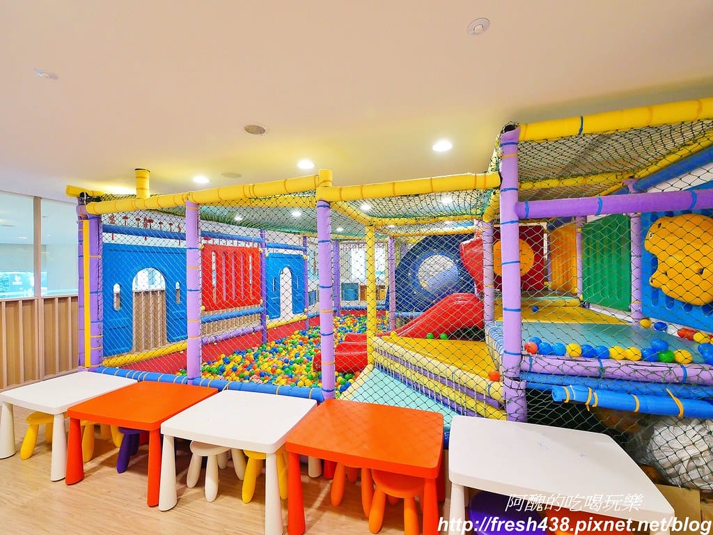 【台中親子飯店】清新溫泉飯店,吃美食、賞美景、泡美人湯,有兒童遊戲室、戶外泡腳池與大眾溫泉池,超棒的親子溫泉渡假會館。 - 第65張圖 49
