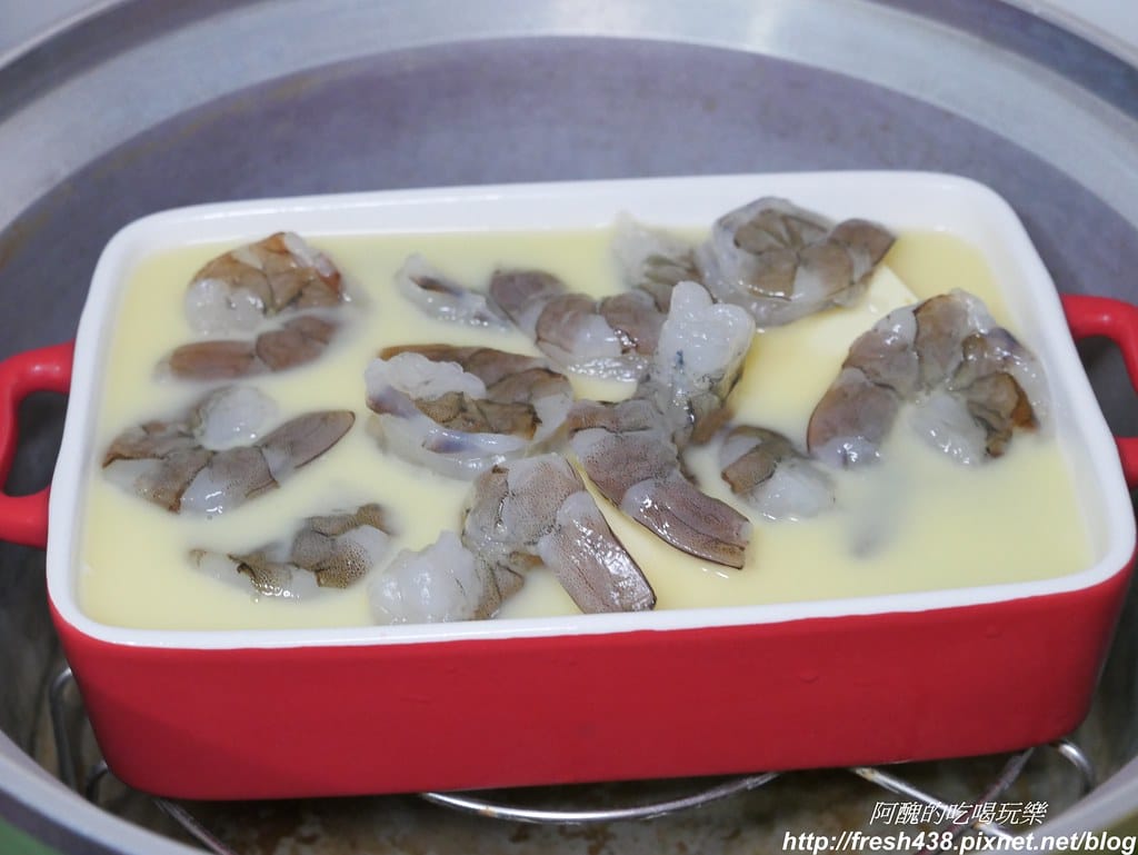 【電鍋料理】鮮蝦豆腐蒸蛋,入口即化,一指神功搞定,不流汗就能出宴客菜! - 第13張圖 P1770765