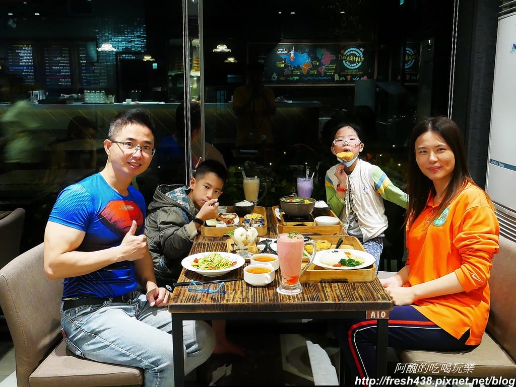 【台北美食】悠逸咖啡UINN Cafe,位於悠逸商旅士林館內,附兒童遊戲區,不只正餐好吃,飲品與冰淇淋更是一級棒! - 第55張圖 35