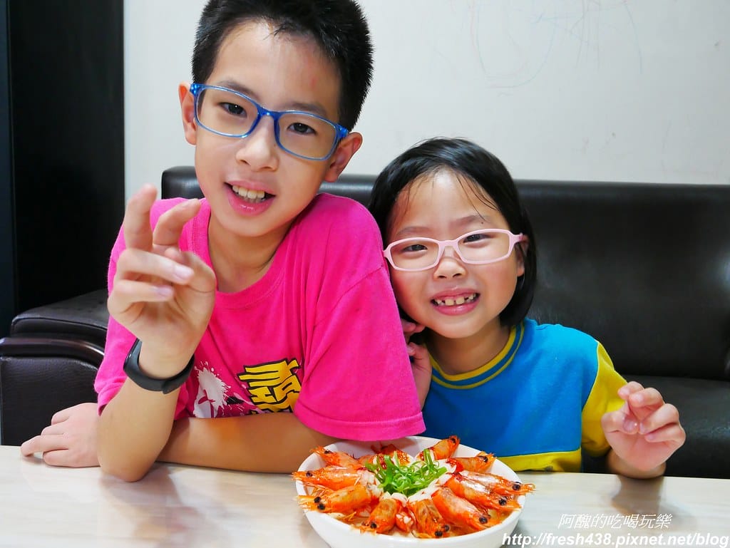 【電鍋食譜】蠔油豆腐蒸蝦,超簡單的宴客菜,夏日不流汗,附蝦子開背、去腸泥方法。 - 第13張圖 P1780677