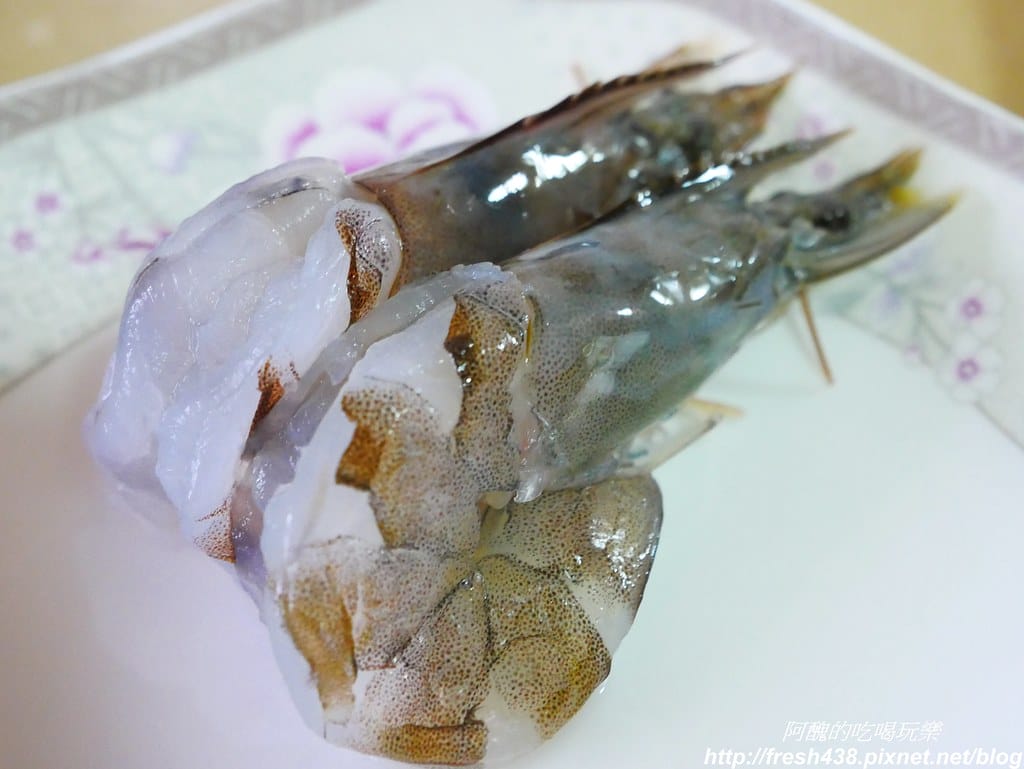 【電鍋食譜】蠔油豆腐蒸蝦,超簡單的宴客菜,夏日不流汗,附蝦子開背、去腸泥方法。 - 第5張圖 P1780659