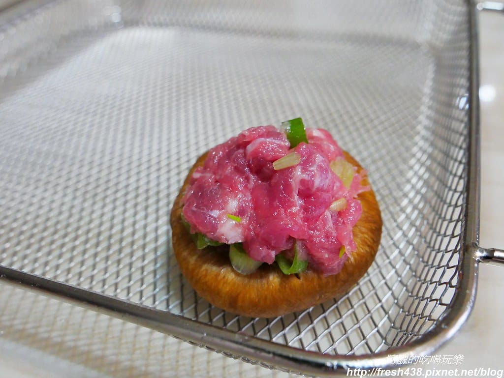 【氣炸烤箱食譜】香菇鑲肉,不沾粉、零技巧,15分鐘完成一道宴客菜。 - 第8張圖 P1790062