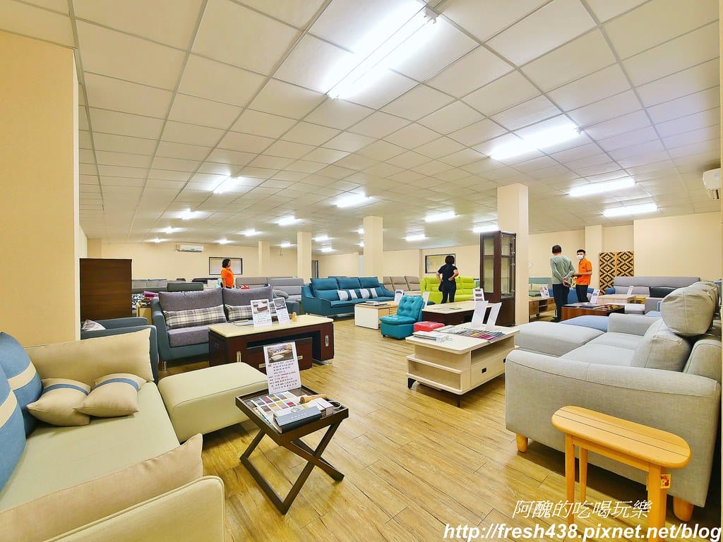 21四樓沙發茶几展示區