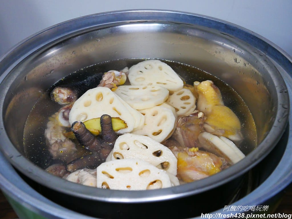【電鍋食譜】清燉蓮藕雞湯,預防感冒、止咳料理,這樣煮就對了。 - 第7張圖 P1800243