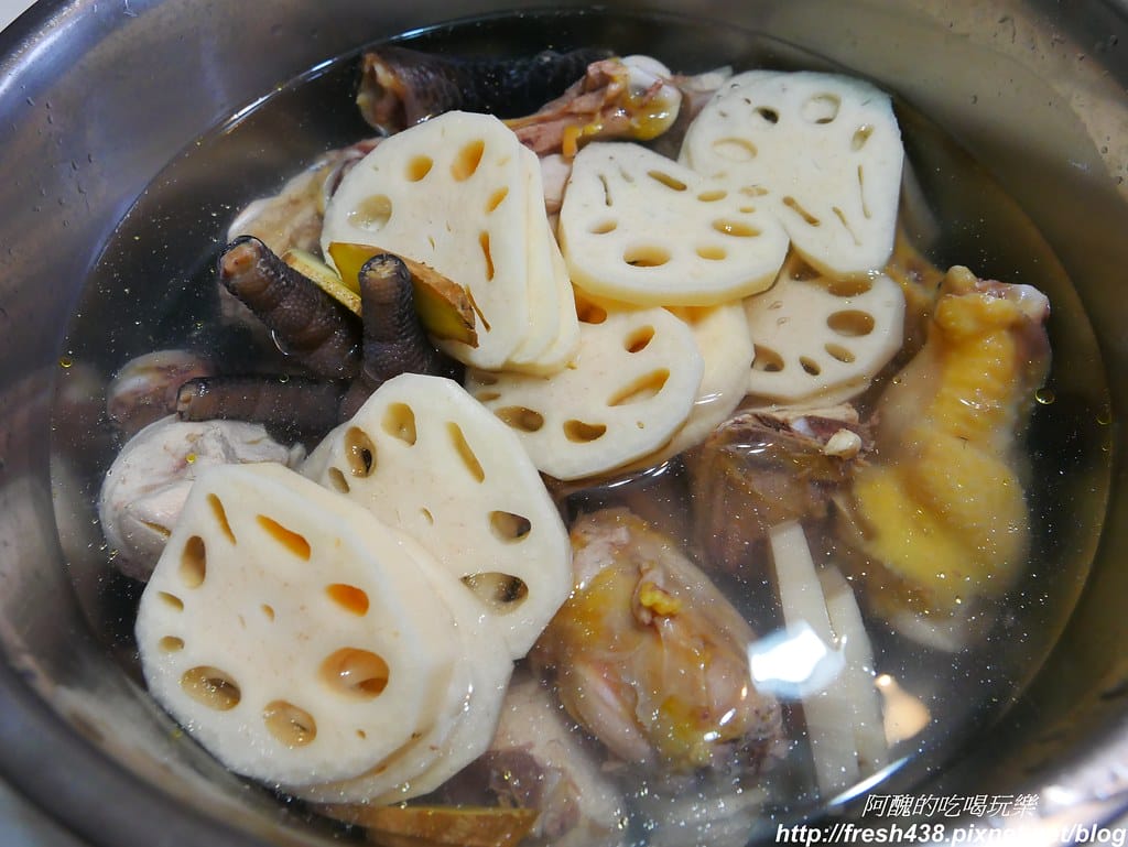 【電鍋食譜】清燉蓮藕雞湯,預防感冒、止咳料理,這樣煮就對了。 - 第6張圖 P1800242