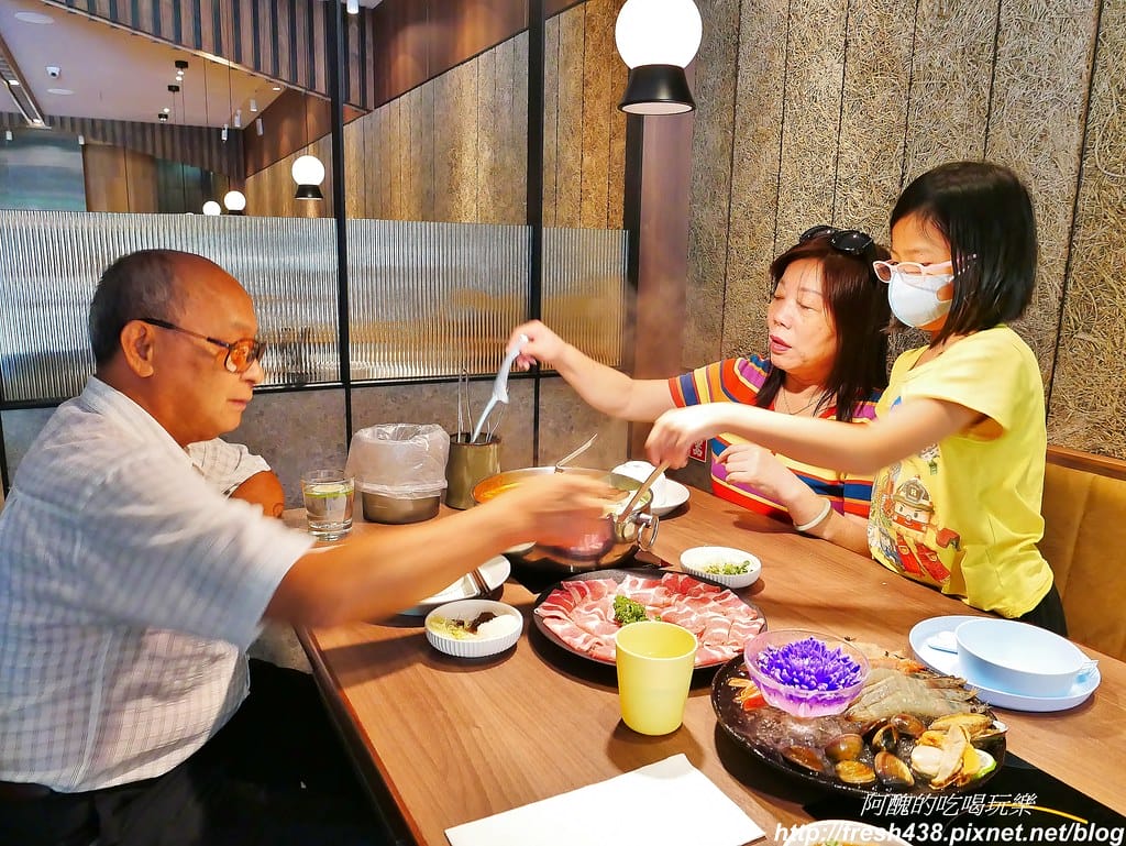 【新北美食】瀧鍋物製造所,板橋必吃頂級鍋物,A5霜降和牛、西班牙依比利豬、阿根廷天使紅蝦、生食干貝太銷魂。 - 第53張圖 34-8