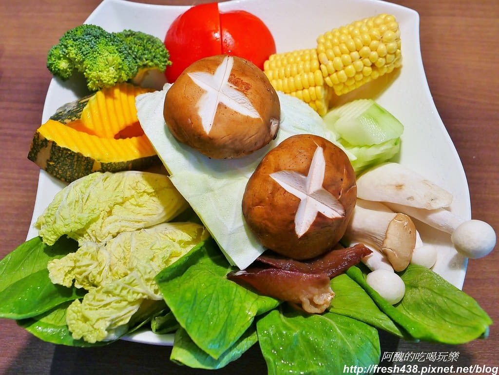 【新北美食】瀧鍋物製造所,板橋必吃頂級鍋物,A5霜降和牛、西班牙依比利豬、阿根廷天使紅蝦、生食干貝太銷魂。 - 第38張圖 26