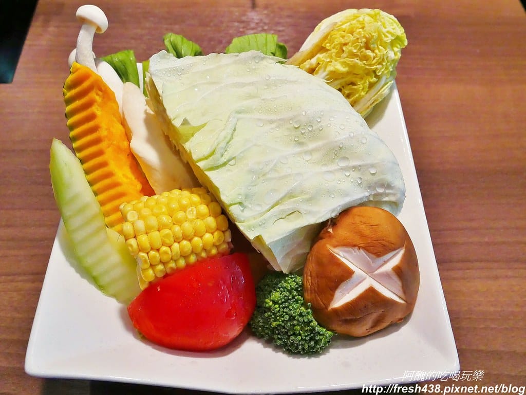 【新北美食】瀧鍋物製造所,板橋必吃頂級鍋物,A5霜降和牛、西班牙依比利豬、阿根廷天使紅蝦、生食干貝太銷魂。 - 第29張圖 18
