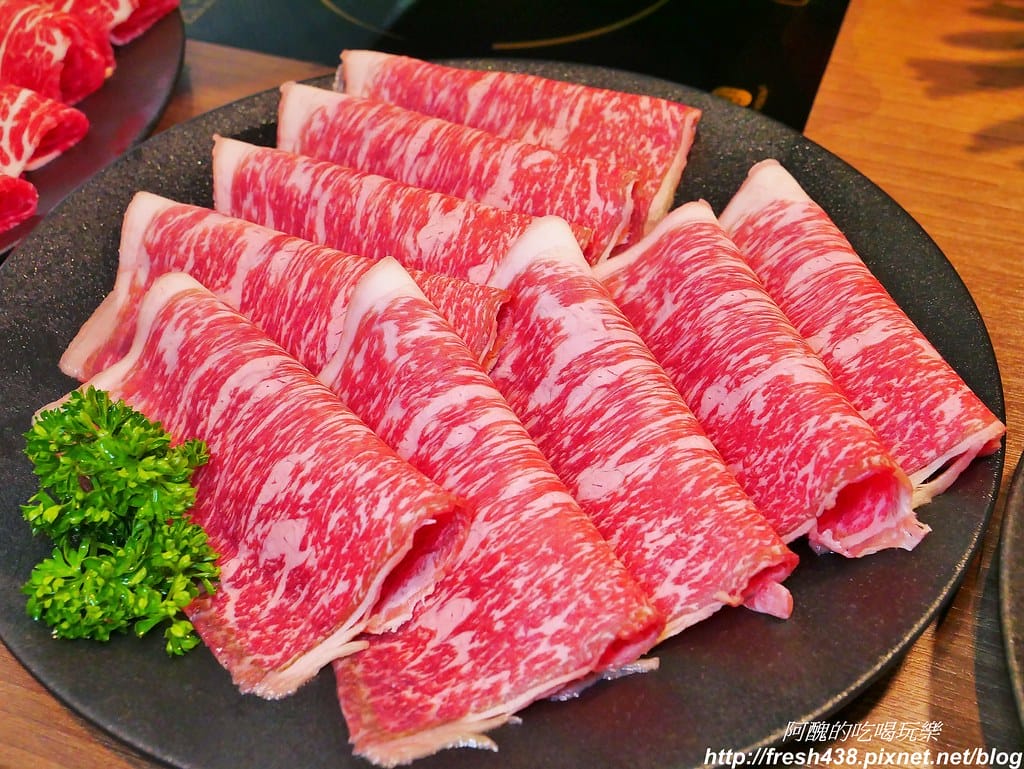 【新北美食】瀧鍋物製造所,板橋必吃頂級鍋物,A5霜降和牛、西班牙依比利豬、阿根廷天使紅蝦、生食干貝太銷魂。 - 第51張圖 33-7