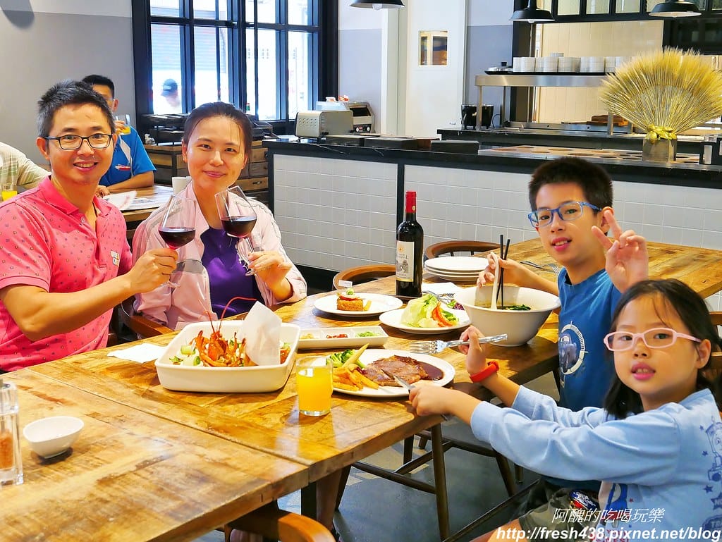 【新北美食】捷絲旅台北三重館,Just Café 捷食藝午餐好迷人,波士頓龍蝦雙人餐、美國肋眼牛排、晶華冠軍牛肉麵等您來嚐鮮。 - 第37張圖 32