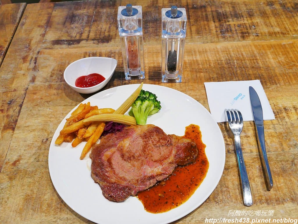 【新北美食】捷絲旅台北三重館,Just Café 捷食藝午餐好迷人,波士頓龍蝦雙人餐、美國肋眼牛排、晶華冠軍牛肉麵等您來嚐鮮。 - 第27張圖 18