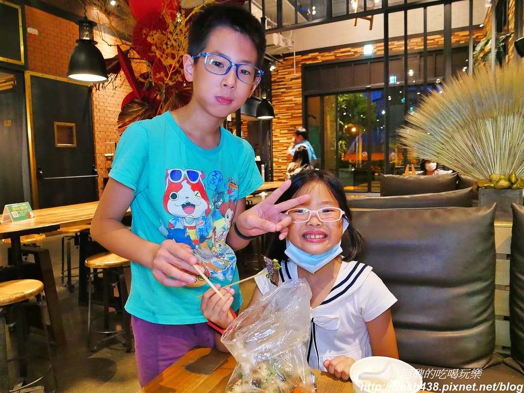 【新北美食】好雞匯鹹水雞,三重車頭路街騎樓下的小攤販,平價排隊美食,非嚐不可啊! - 第17張圖 11