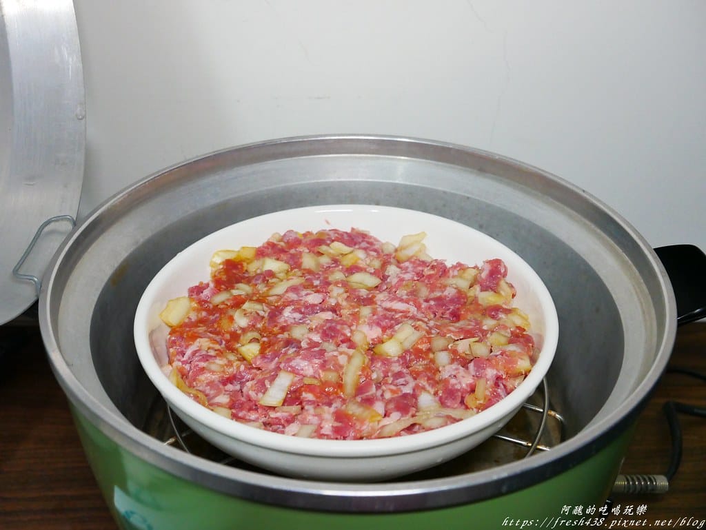 【電鍋食譜】洋蔥蒸肉,3樣材料,一指神功搞定,25分鐘上桌。 - 第6張圖 P1830164