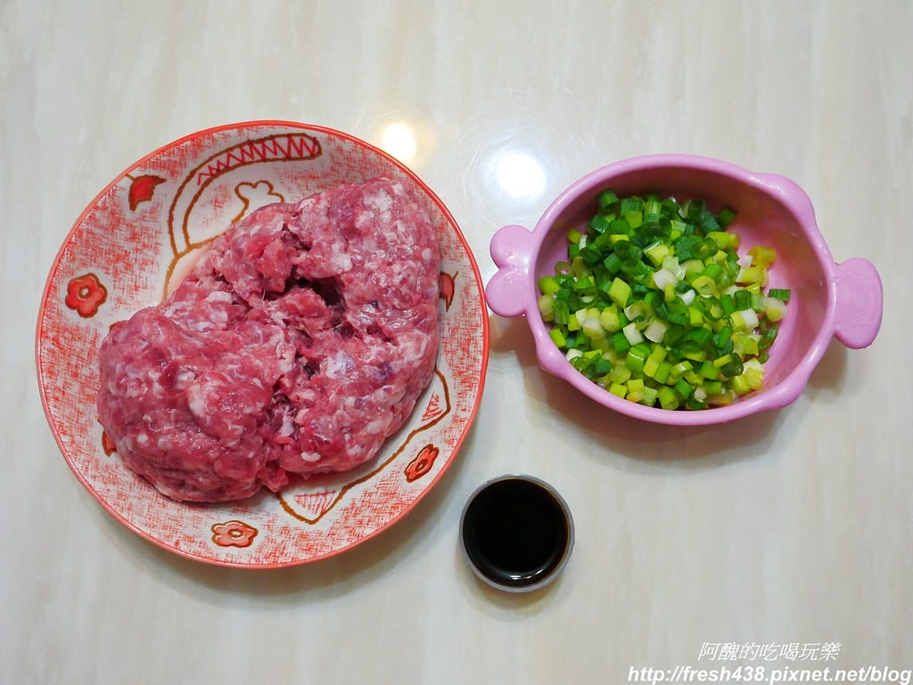 【電鍋食譜】清蒸蔥肉丸子,2樣食材,調味恰到好處,天哪!也太好吃了。 - 第2張圖 P1830430