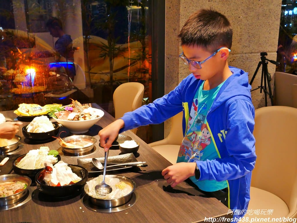 【宜蘭美食】葛瑪蘭溫泉飯店-海陸火鍋超鮮美,玻璃屋餐廳好夢幻,內行人才知道的隱藏版美食,還有溫泉泡腳喔。 - 第35張圖 28