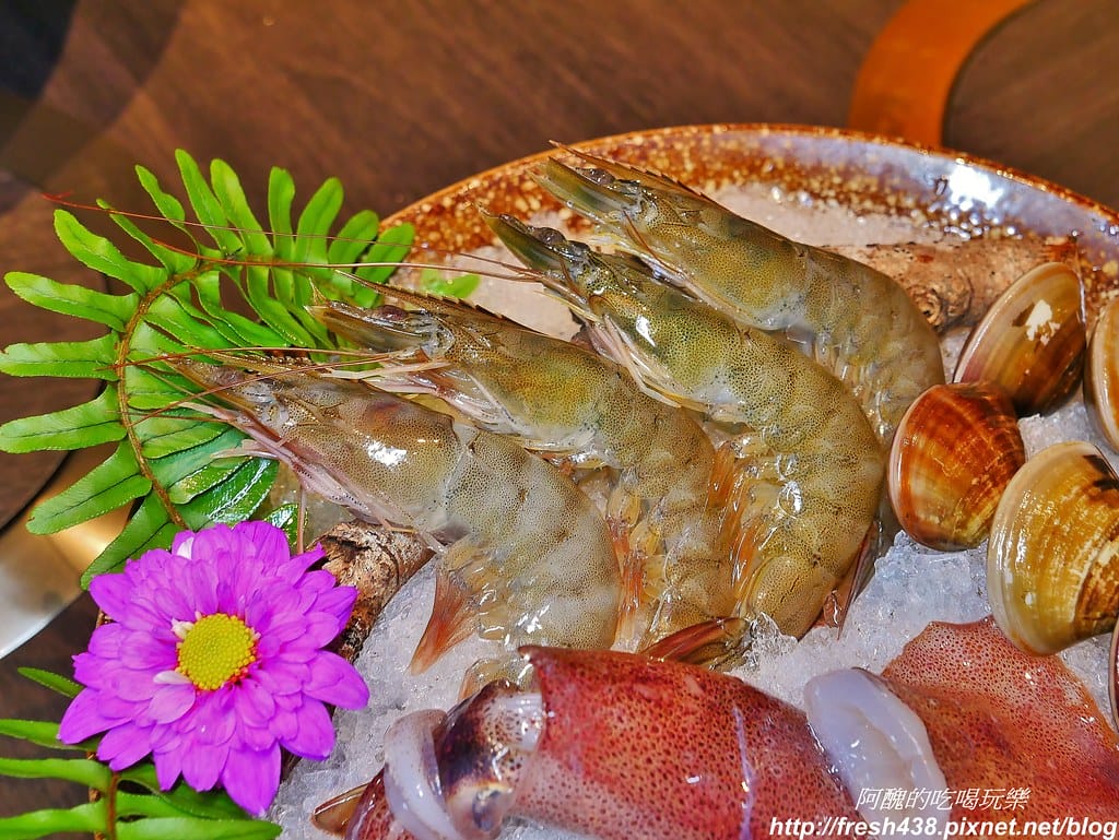 【宜蘭美食】葛瑪蘭溫泉飯店-海陸火鍋超鮮美,玻璃屋餐廳好夢幻,內行人才知道的隱藏版美食,還有溫泉泡腳喔。 - 第27張圖 15-2