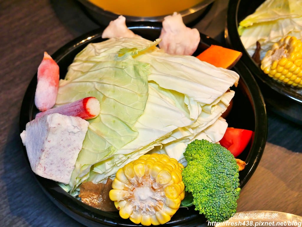 【宜蘭美食】葛瑪蘭溫泉飯店-海陸火鍋超鮮美,玻璃屋餐廳好夢幻,內行人才知道的隱藏版美食,還有溫泉泡腳喔。 - 第20張圖 9