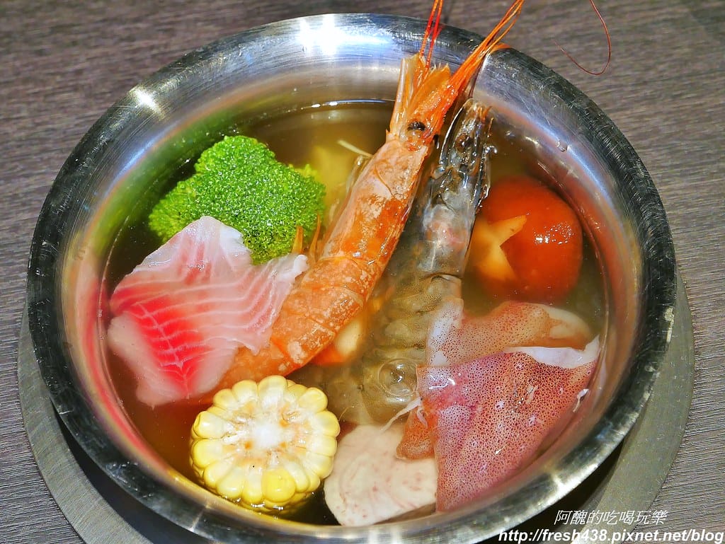 【宜蘭美食】葛瑪蘭溫泉飯店-海陸火鍋超鮮美,玻璃屋餐廳好夢幻,內行人才知道的隱藏版美食,還有溫泉泡腳喔。 - 第34張圖 27