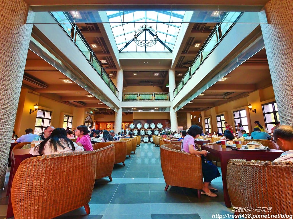 【宜蘭景點】伯朗咖啡館-頭城城堡咖啡一館,看山望海的絕佳景點,咖啡香醇、點心美味。 - 第15張圖 13