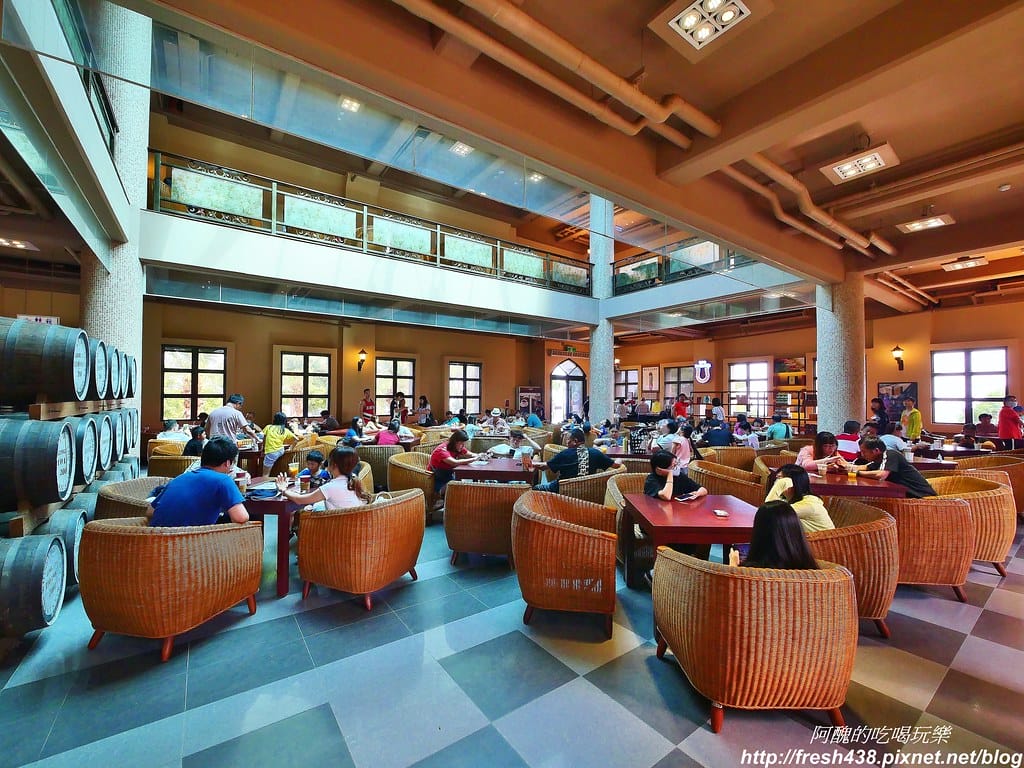【宜蘭景點】伯朗咖啡館-頭城城堡咖啡一館,看山望海的絕佳景點,咖啡香醇、點心美味。 - 第14張圖 12