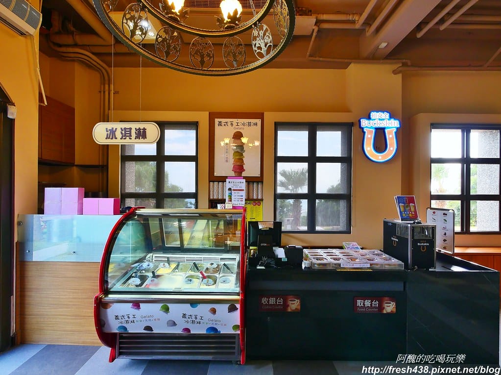 【宜蘭景點】伯朗咖啡館-頭城城堡咖啡一館,看山望海的絕佳景點,咖啡香醇、點心美味。 - 第35張圖 34