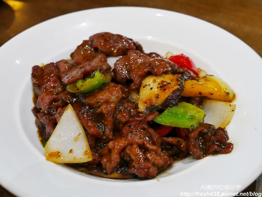 【新北美食】京鼎樓秀泰樹林店,超好吃的中式餐館,這樣點餐最划算。 - 第40張圖 P1840348