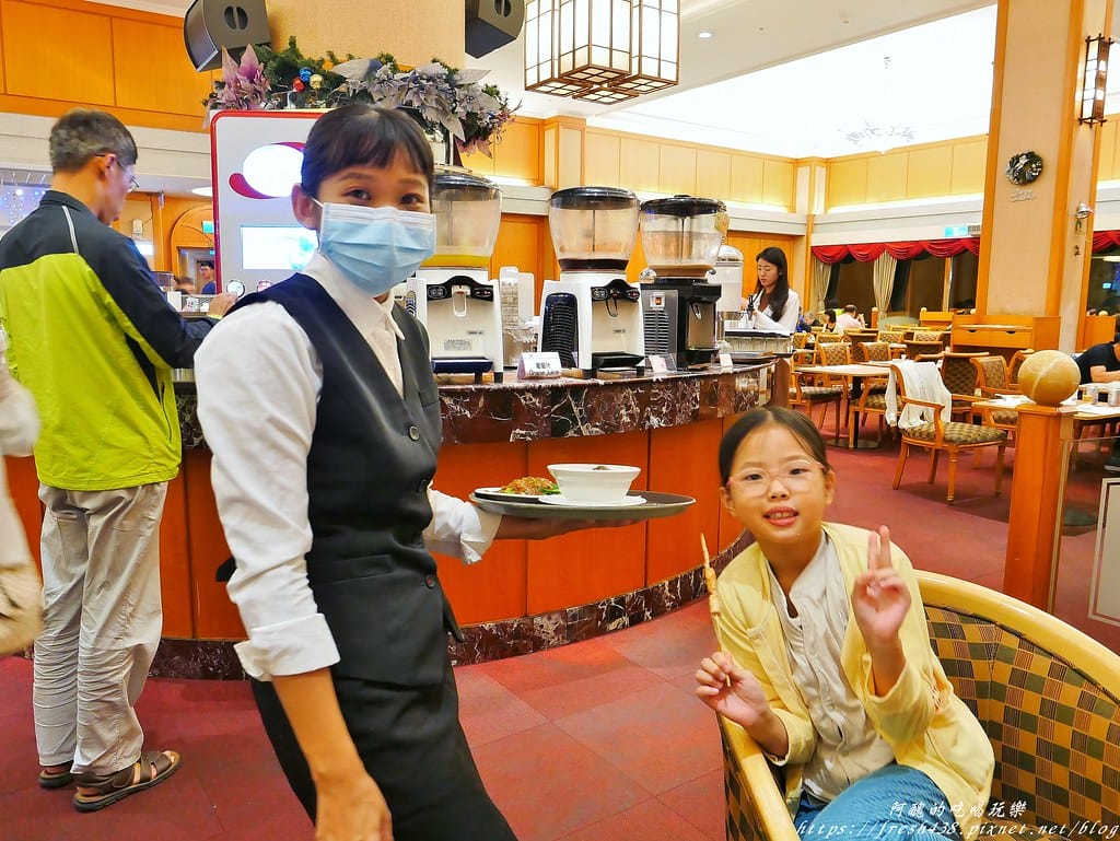 【桃園美食】住都大飯店-波根第西餐廳,自助百匯吃到飽,海陸饗宴超豪華,還有啤酒喝到爽。 - 第60張圖 83