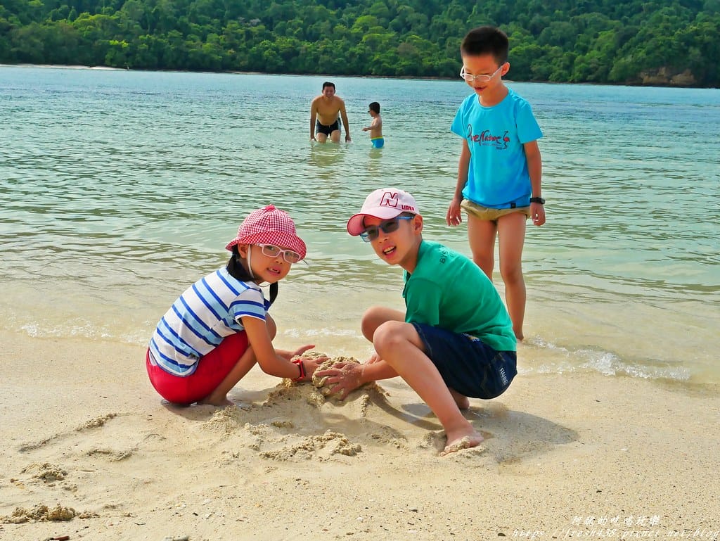 【馬來西亞旅遊】蘭卡威跳島行程,濕米島、孕婦島、水晶島,體驗海釣、觀賞餵老鷹、沙灘BBQ。 - 第37張圖 P1650600