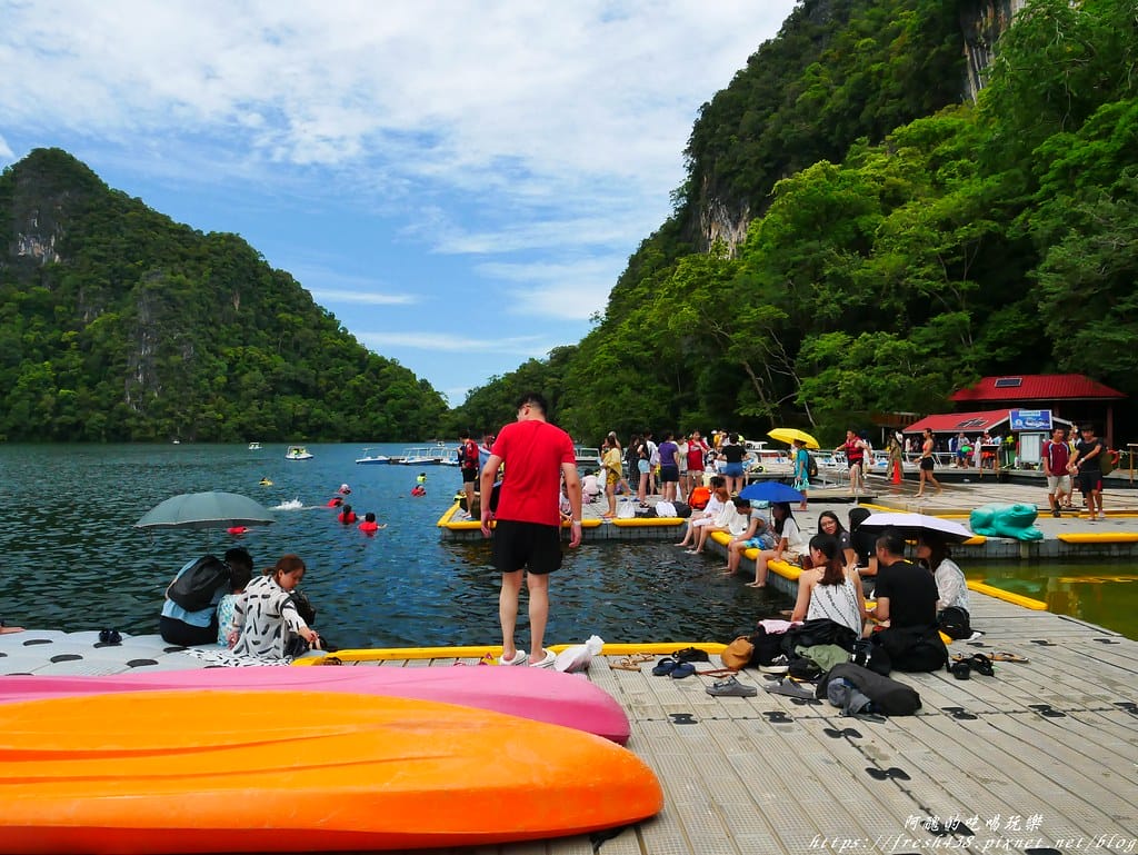 【馬來西亞旅遊】蘭卡威跳島行程,濕米島、孕婦島、水晶島,體驗海釣、觀賞餵老鷹、沙灘BBQ。 - 第85張圖 P1650673