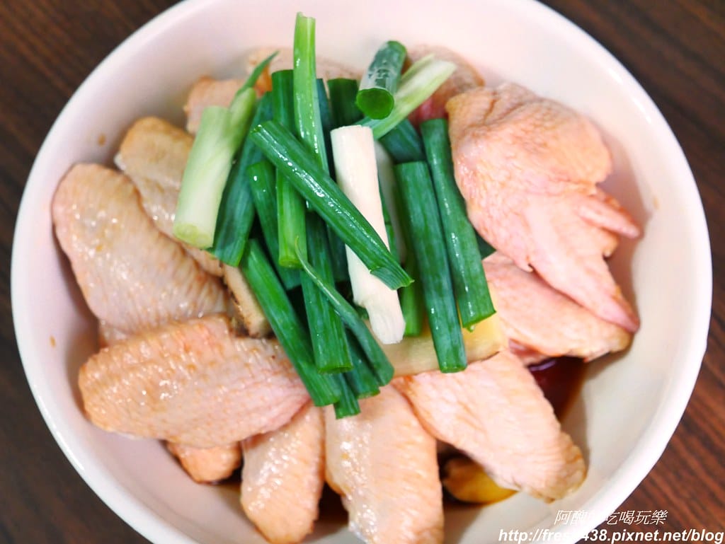 【電鍋食譜】蔥燒雞翅,零廚藝保證也能出大菜。 - 第4張圖 P1850605