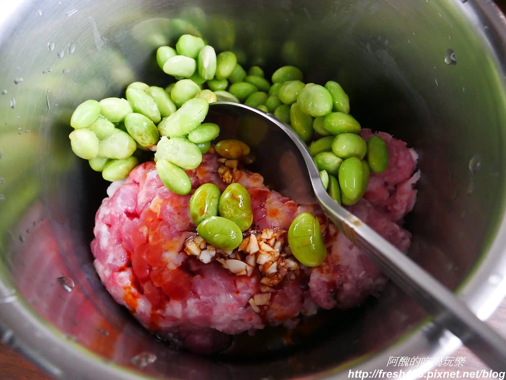 【電鍋食譜】毛豆蒸肉餅,一根湯匙就搞定,超級適合作為便當菜。 - 第4張圖 P1850742