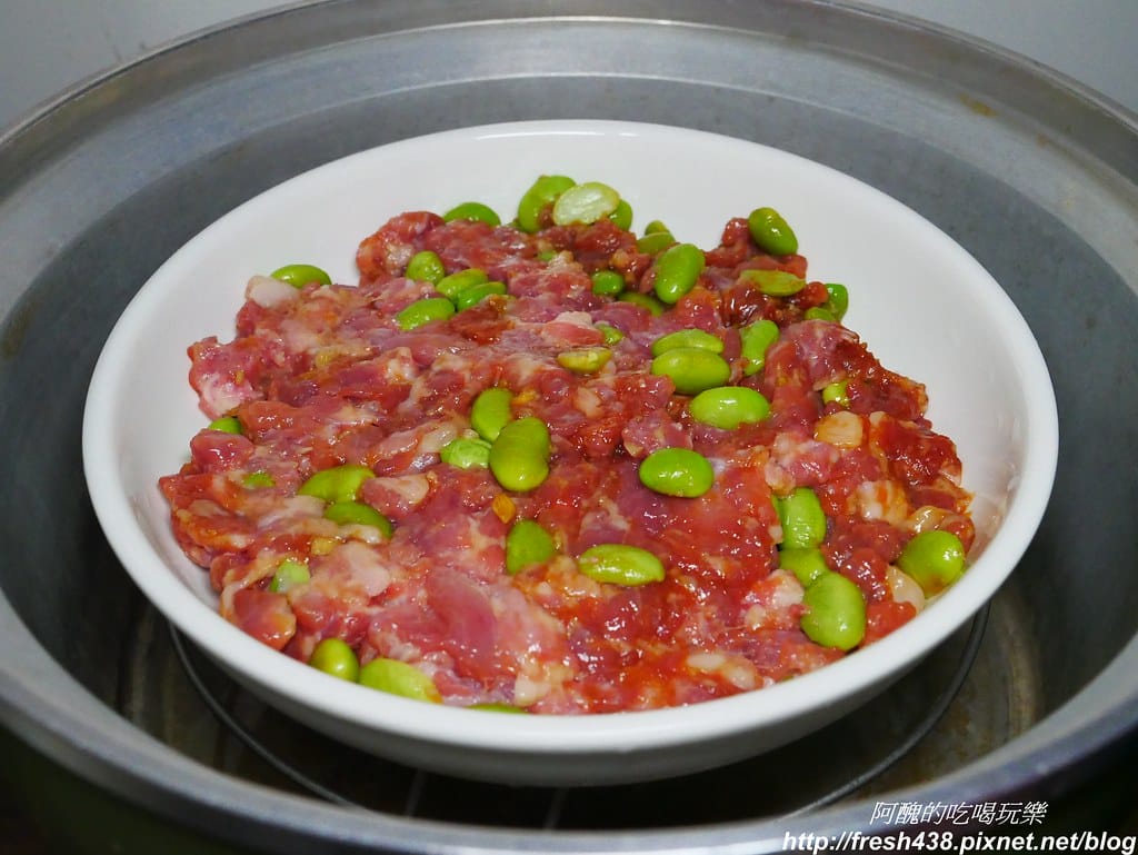 【電鍋食譜】毛豆蒸肉餅,一根湯匙就搞定,超級適合作為便當菜。 - 第6張圖 P1850744