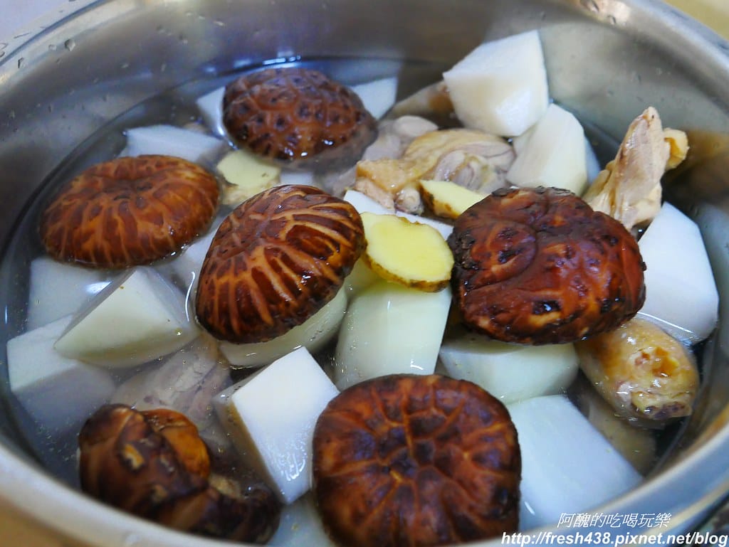 【預防感冒料理】大頭菜香菇雞湯,香甜營養超好喝,提升免疫力好簡單。 - 第6張圖 P1860171