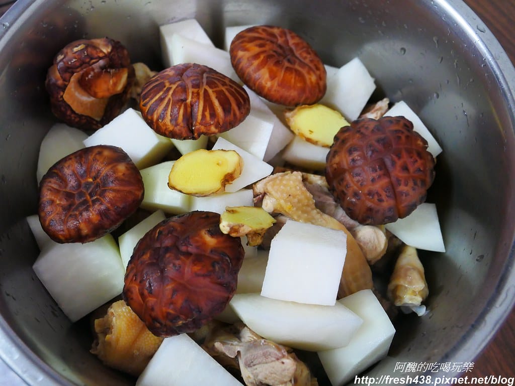 【預防感冒料理】大頭菜香菇雞湯,香甜營養超好喝,提升免疫力好簡單。 - 第5張圖 P1860169
