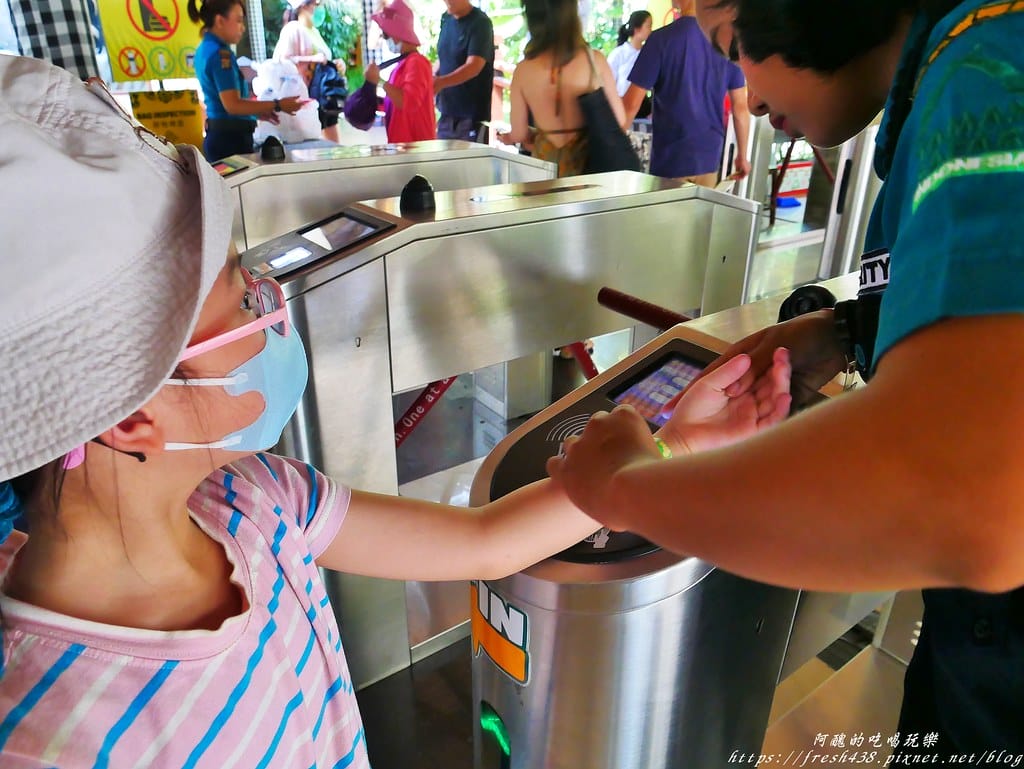 【印尼旅遊】峇里島野生動物園(Bali Safari & Marine Park),峇里島必遊景點,免費與動物拍照,還有兒童水上樂園可消暑。 - 第17張圖 6-12