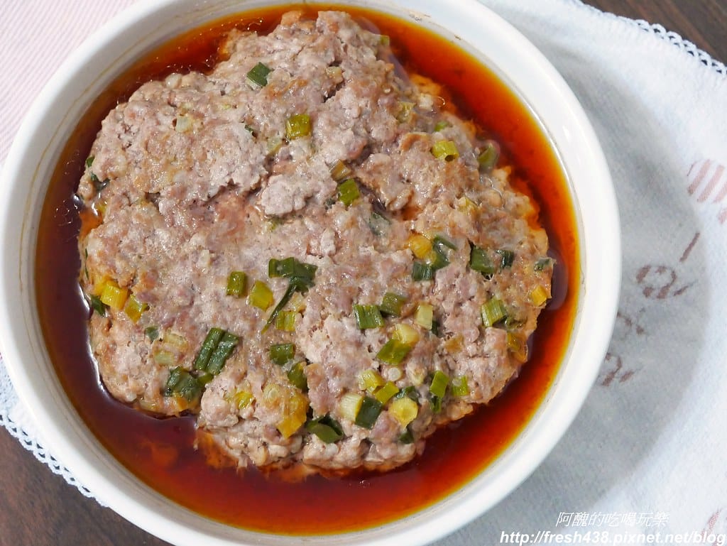 電鍋食譜】清蒸蔥肉餅，三種材料，一根湯匙就可以完成。 – 阿醜的吃喝玩樂, image size:1024x769
