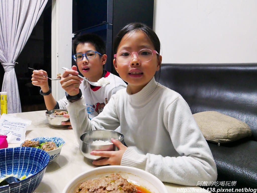 【電鍋食譜】清蒸蔥肉餅,三種材料,一根湯匙就可以完成。 - 第9張圖 P1860619