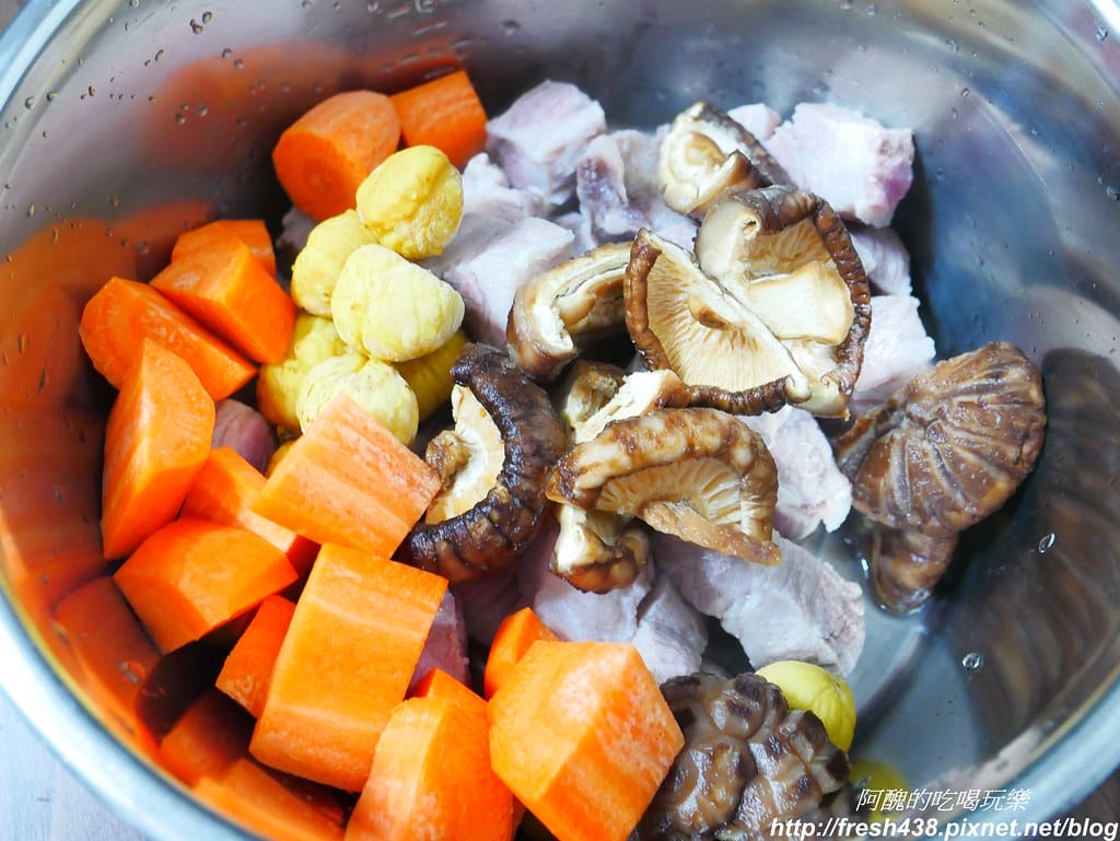 【電鍋食譜】香菇栗子燒肉,好吃到讓人無法忘懷! - 第5張圖 P1860754