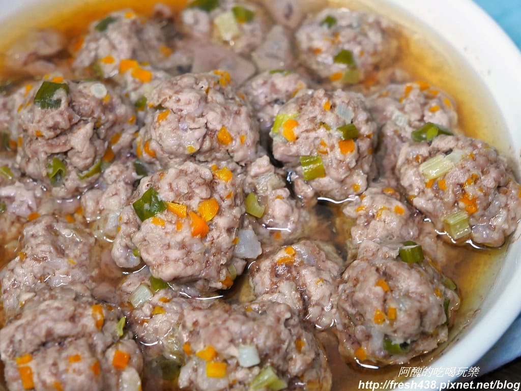 【電鍋食譜】紅蘿蔔蔥肉丸子,完全不需要廚藝,一根湯池、一隻手指頭就搞定。 - 第9張圖 P1870103