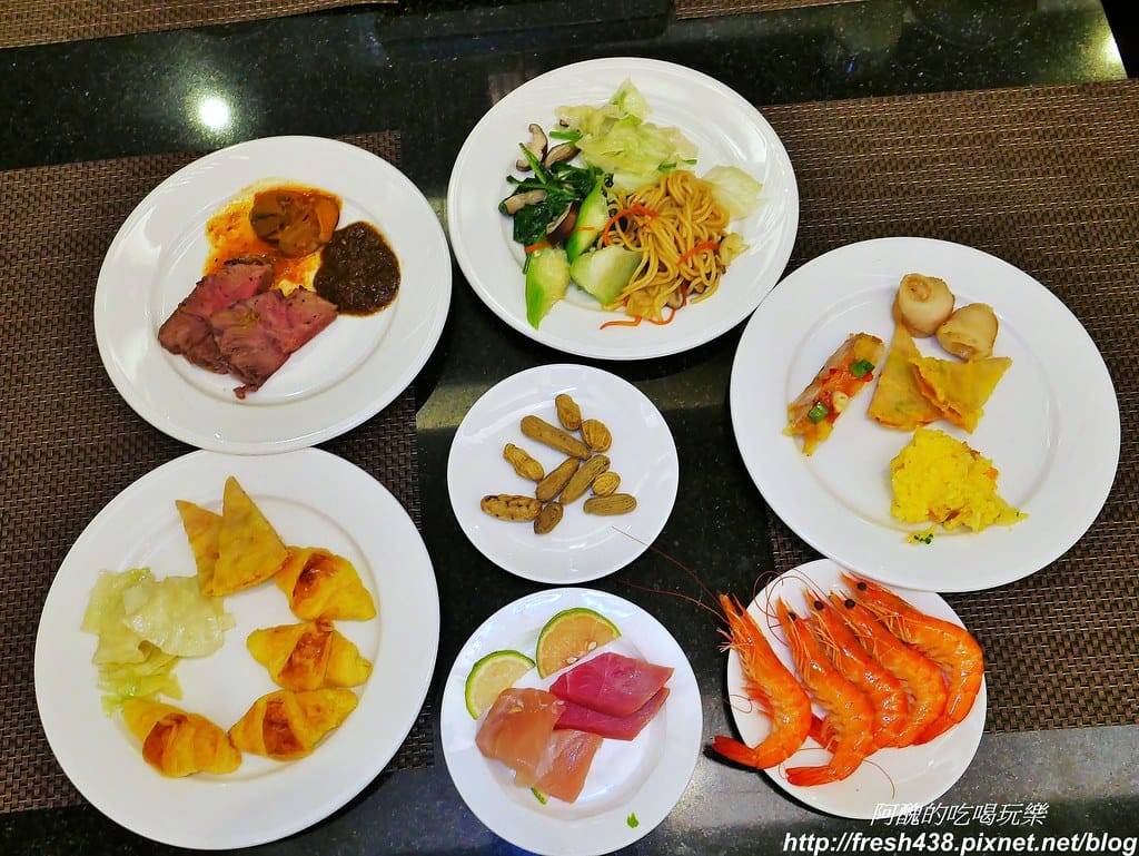 【日月潭美食】大淶閣晚餐,杉餐廳自助百匯,還有冬季限定海陸雙人鍋,到底好吃嗎?快來看餐點內容吧!! - 第49張圖 58