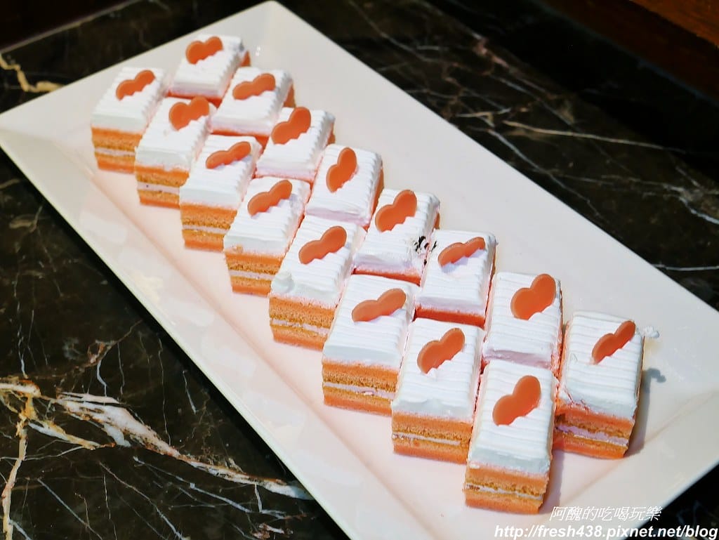 【日月潭美食】大淶閣晚餐,杉餐廳自助百匯,還有冬季限定海陸雙人鍋,到底好吃嗎?快來看餐點內容吧!! - 第41張圖 47