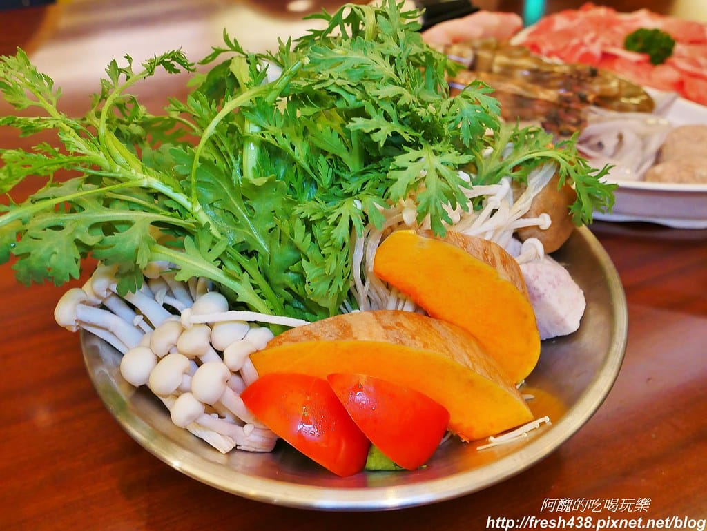 【日月潭美食】大淶閣晚餐,杉餐廳自助百匯,還有冬季限定海陸雙人鍋,到底好吃嗎?快來看餐點內容吧!! - 第52張圖 60