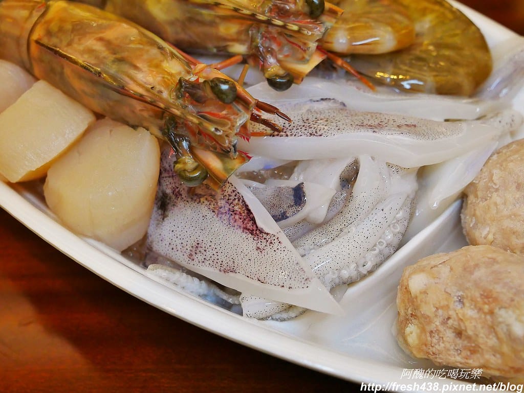 【日月潭美食】大淶閣晚餐,杉餐廳自助百匯,還有冬季限定海陸雙人鍋,到底好吃嗎?快來看餐點內容吧!! - 第54張圖 62