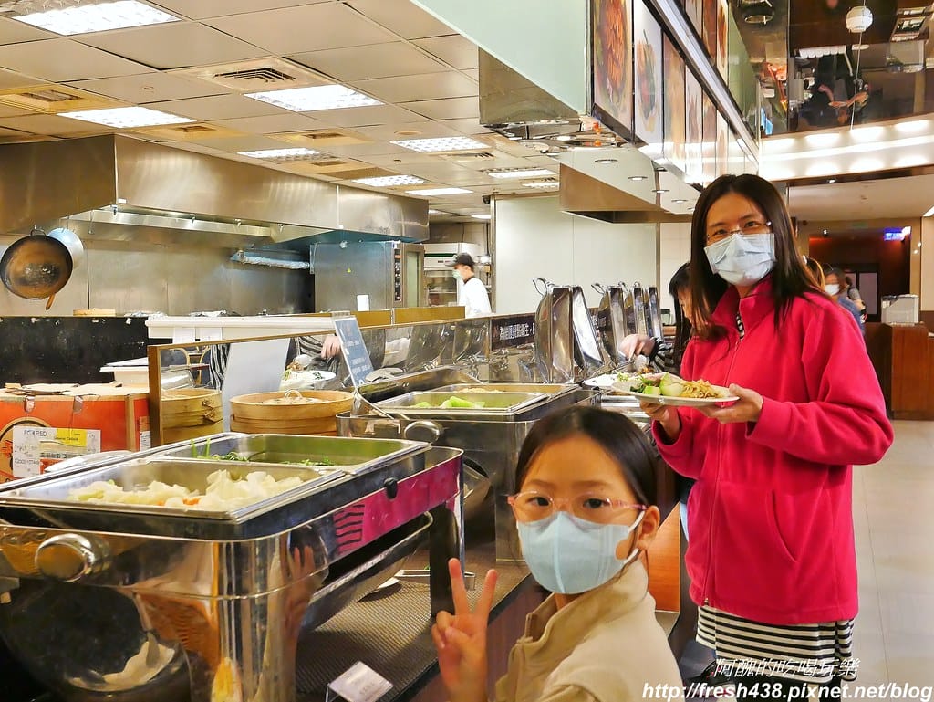 【日月潭美食】大淶閣晚餐,杉餐廳自助百匯,還有冬季限定海陸雙人鍋,到底好吃嗎?快來看餐點內容吧!! - 第46張圖 55