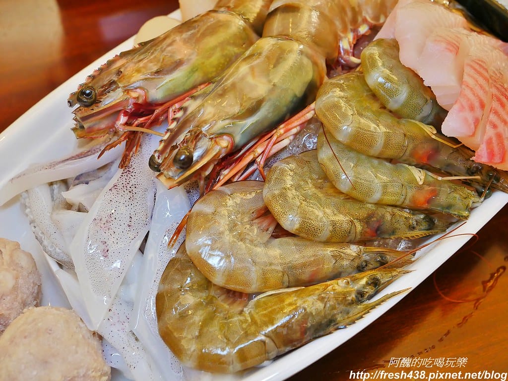 【日月潭美食】大淶閣晚餐,杉餐廳自助百匯,還有冬季限定海陸雙人鍋,到底好吃嗎?快來看餐點內容吧!! - 第56張圖 63-2