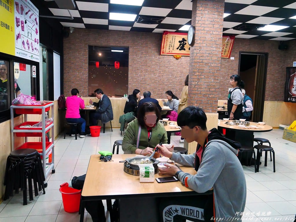 【新莊美食】羊師兄溫體羊-中華店,台灣本土溫體羊,無腥羶味,菜頭羊肉爐吃了不上火,清甜滋味無法擋! - 第59張圖 P1890133