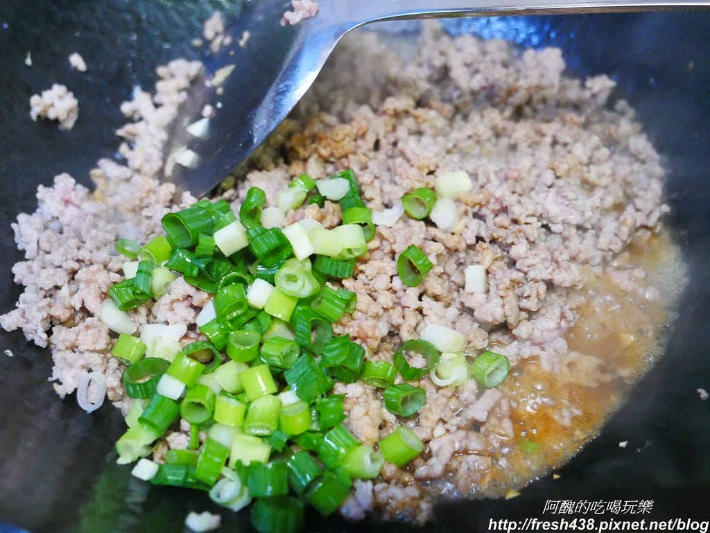 蒜香玉米肉燥,口味一級棒,不到10分鐘就能上菜。 - 第7張圖 P1890480