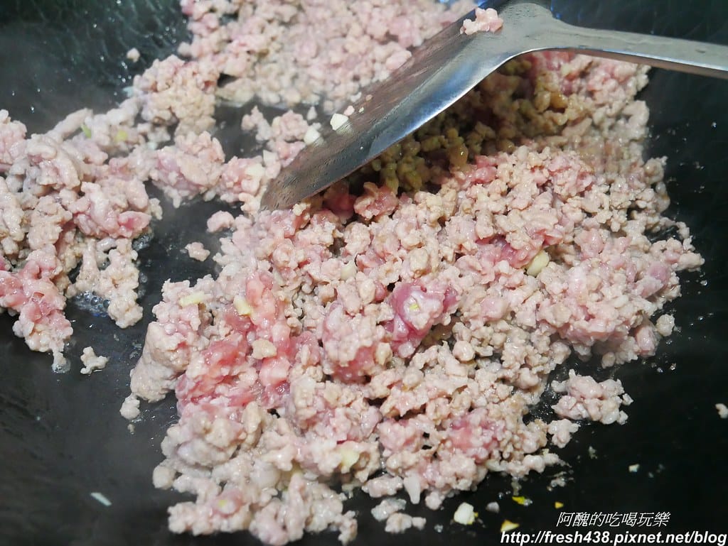 蒜香玉米肉燥,口味一級棒,不到10分鐘就能上菜。 - 第4張圖 P1890477