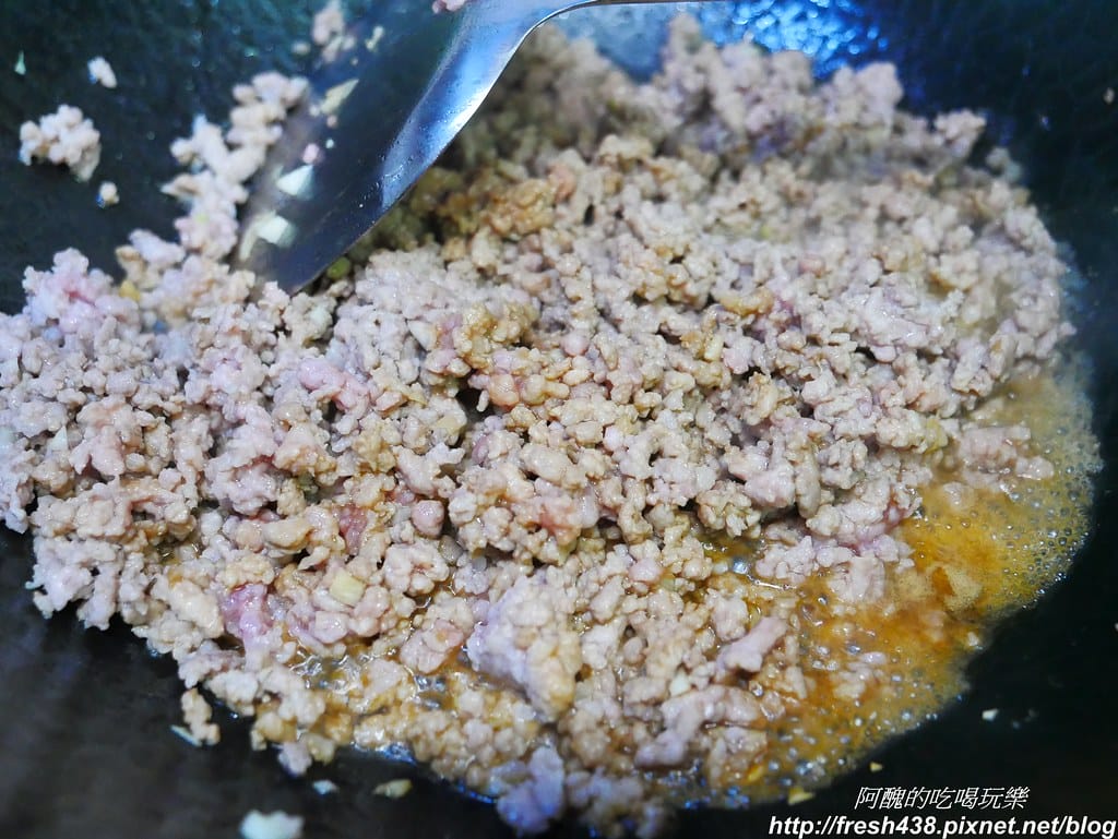 蒜香玉米肉燥,口味一級棒,不到10分鐘就能上菜。 - 第6張圖 P1890479