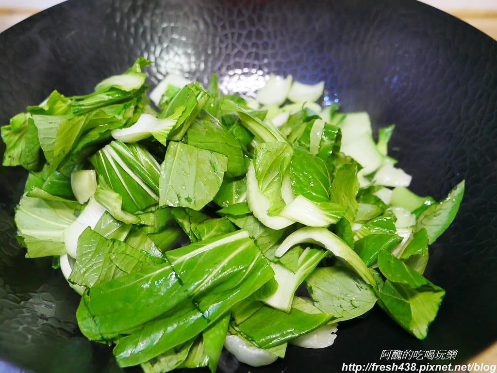 【素食食譜】炒青江菜,補鈣好料理,這樣炒真好吃。 - 第9張圖 P1890470